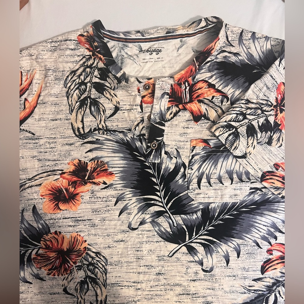 Voyage Vintage Men's Floral and Leaf Print Shirt